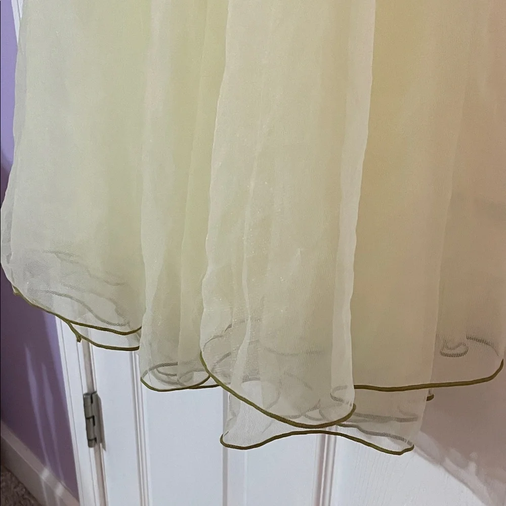 Curtain Call Dress -Ltyellow-cut out back-lace floral bodice-Tulle-Size Large
